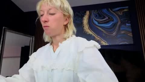 Snapshot of natalie_bitton chatting on May 20, 2026, 6:41 am Natalie online show from May 20, 2026, 6:41 am