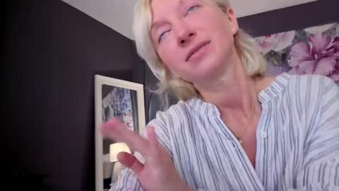 Snapshot of natalie_bitton chatting on June 6, 2026, 5:12 am Natalie online show from June 6, 2026, 5:12 am