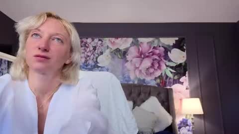 Snapshot of natalie_bitton chatting on June 11, 2026, 7:28 am Natalie online show from June 11, 2026, 7:28 am