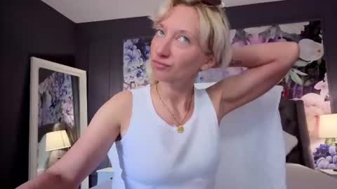 Snapshot of natalie_bitton chatting on June 13, 2026, 11:30 am Natalie online show from June 13, 2026, 11:30 am