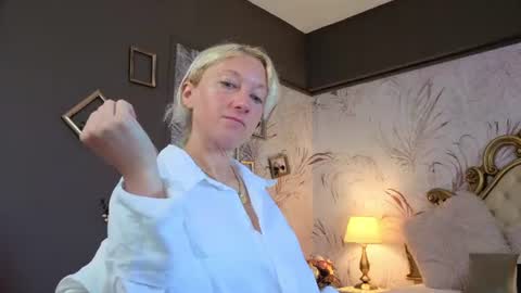 Snapshot of natalie_bitton chatting on June 30, 2026, 6:36 am Natalie online show from June 30, 2026, 6:36 am