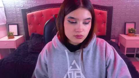 natalie  online show from November 8, 2025, 3:29 am