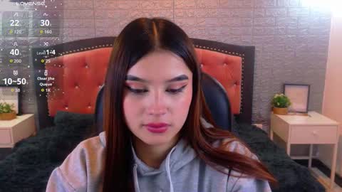 natalie  online show from November 17, 2025, 3:12 am