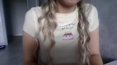 Snapshot of nataliexo111 chatting on December 14, 2025, 11:04 am Natali online show from December 14, 2025, 11:04 am