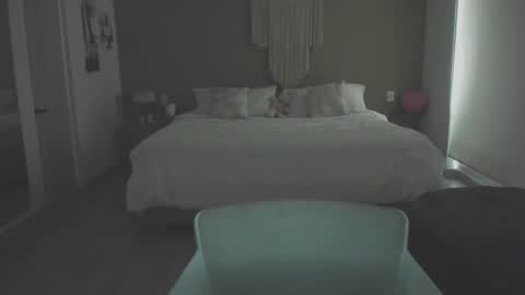 anatalybee online show from November 16, 2025, 9:09 pm