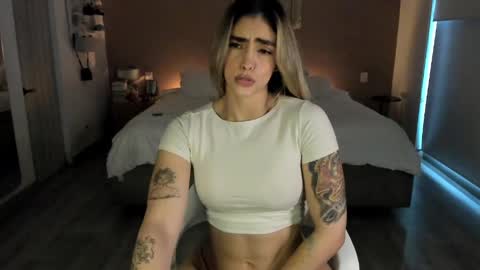 Snapshot of nataly_05 chatting on May 2, 2026, 10:15 pm anatalybee online show from May 2, 2026, 10:15 pm