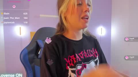 Snapshot of nataly_rodri chatting on May 15, 2026, 11:23 pm Nataly online show from May 15, 2026, 11:23 pm