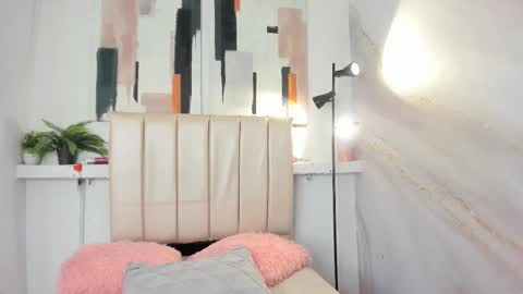 Naty online show from December 15, 2025, 3:49 pm