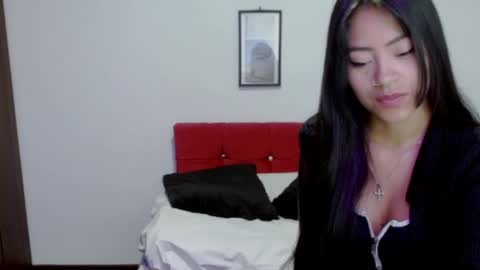 Nataly Escobar online show from November 24, 2025, 1:11 pm