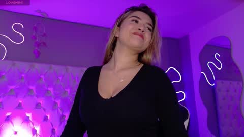 Natasha  online show from November 3, 2025, 7:26 pm