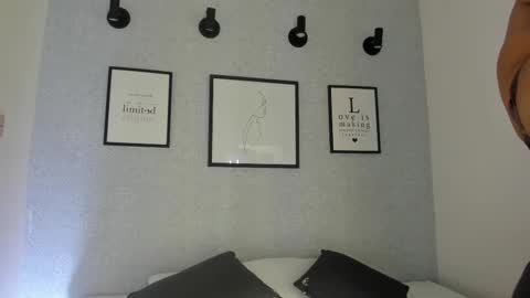  Natasha  online show from February 4, 2026, 12:11 pm