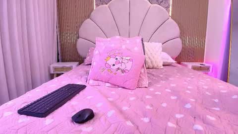 Natasha online show from November 18, 2025, 7:18 pm