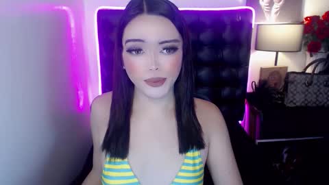natashanice_ online show from September 15, 2025, 8:58 am