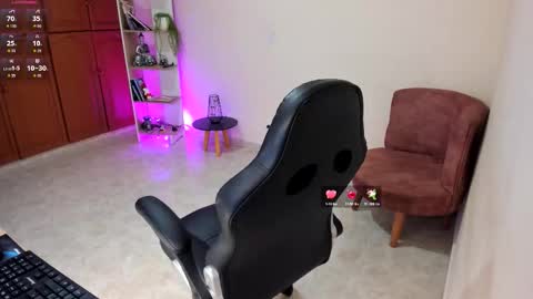 NATHALIE online show from December 18, 2025, 1:06 pm