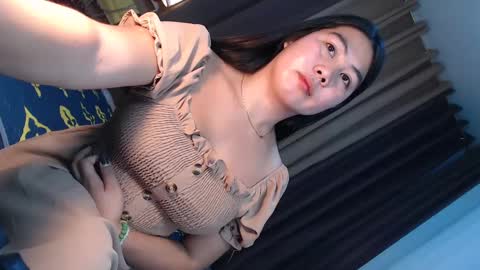 Snapshot of nathalie_hart chatting on December 20, 2024, 11:43 am Queen Marga online show from December 20, 2024, 11:43 am