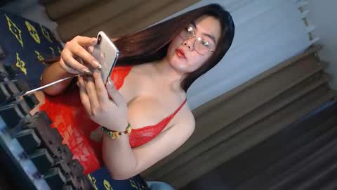 Snapshot of nathalie_hart chatting on November 11, 2025, 12:21 am Queen Marga online show from November 11, 2025, 12:21 am