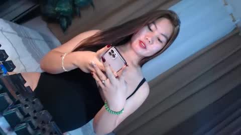 Snapshot of nathalie_hart chatting on December 16, 2025, 2:44 pm Queen Marga online show from December 16, 2025, 2:44 pm