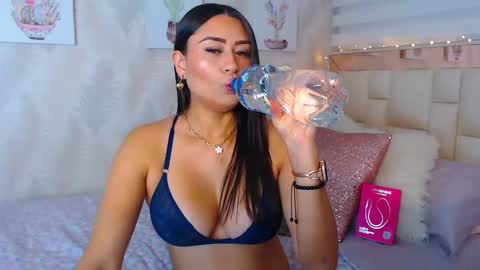 Nathalie Rose online show from November 22, 2025, 8:46 am