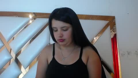 nathaly low online show from May 7, 2026, 1:38 pm