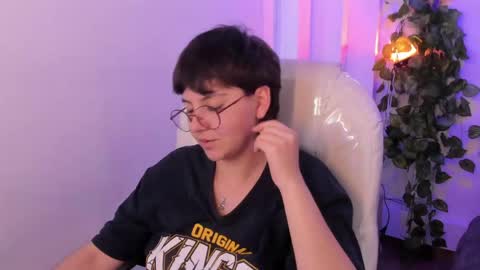 nathalyy_ds online show from April 17, 2026, 6:44 pm