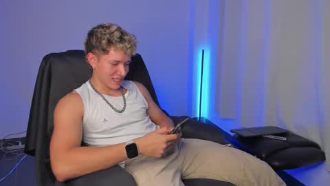 Snapshot of nathan_blake_ chatting on December 19, 2025, 7:43 pm Nathan online show from December 19, 2025, 7:43 pm