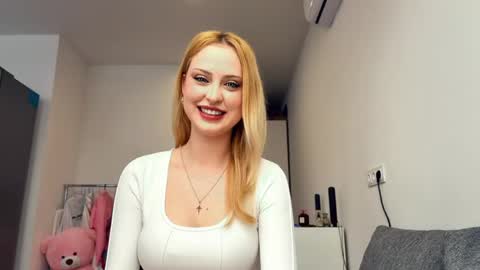 Mia online show from April 30, 2026, 1:50 pm