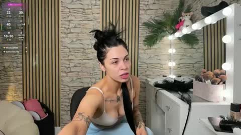 NATTY FIERROS online show from November 28, 2025, 7:05 pm