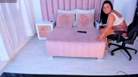 Snapshot of natural_bigass_nina chatting on April 18, 2026, 6:56 pm Sophia online show from April 18, 2026, 6:56 pm