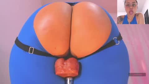 Snapshot of natural_bigass_nina chatting on April 19, 2026, 1:54 pm Sophia online show from April 19, 2026, 1:54 pm