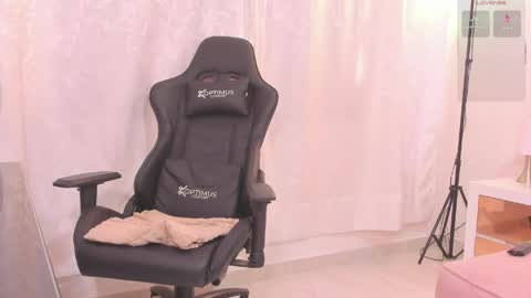 Snapshot of natural_bigass_nina chatting on May 31, 2026, 1:51 pm Sophia online show from May 31, 2026, 1:51 pm