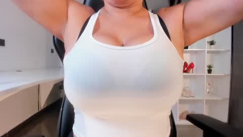 Snapshot of natural_bigboobs chatting on July 18, 2026, 11:41 pm Jazmin Bigboobs online show from July 18, 2026, 11:41 pm