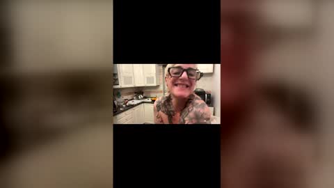 Snapshot of naturalbornsinfull chatting on December 21, 2025, 2:51 am naturalbornsinfull online show from December 21, 2025, 2:51 am