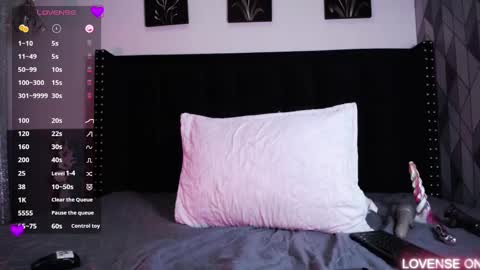 Gwen  online show from March 11, 2025, 8:20 pm