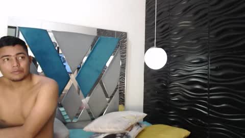 Snapshot of naty_and_maxx chatting on December 1, 2025, 7:19 pm Naty-Maxx online show from December 1, 2025, 7:19 pm