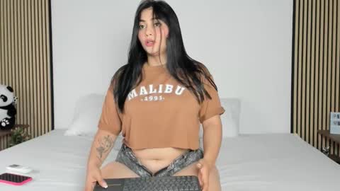 naty_model25 online show from October 22, 2025, 10:20 pm