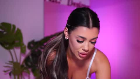 Snapshot of natydesiree chatting on March 3, 2025, 11:22 am Naty online show from March 3, 2025, 11:22 am