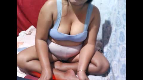 Hannah online show from February 16, 2026, 7:54 pm