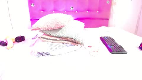  L I S S  online show from November 22, 2025, 1:04 am