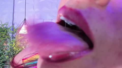 Snapshot of naughty_flower18 chatting on December 3, 2024, 2:58 am Flor online show from December 3, 2024, 2:58 am