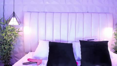 Snapshot of naughty_flower18 chatting on January 23, 2025, 1:51 am Flor online show from January 23, 2025, 1:51 am