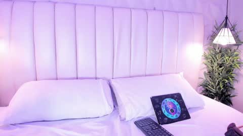 Snapshot of naughty_flower18 chatting on February 9, 2025, 1:44 am Flor online show from February 9, 2025, 1:44 am