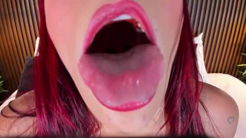 Snapshot of naughty_flower18 chatting on March 10, 2025, 10:55 pm Flor online show from March 10, 2025, 10:55 pm