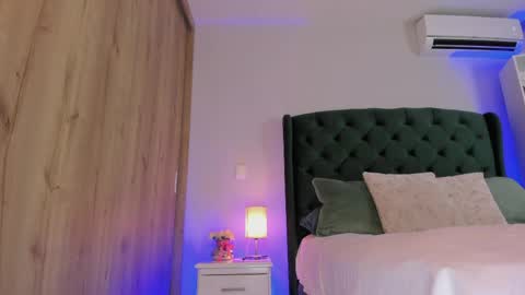 HAPPY HOUR online show from April 6, 2026, 11:05 pm