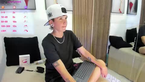 sam online show from December 17, 2025, 4:40 am