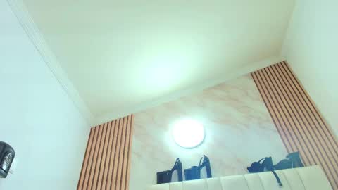 Snapshot of naughty_kittenm chatting on October 24, 2025, 11:28 am Kitten online show from October 24, 2025, 11:28 am