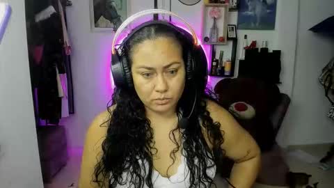 Snapshot of naughty_milf89 chatting on March 21, 2026, 5:01 am Alicia online show from March 21, 2026, 5:01 am