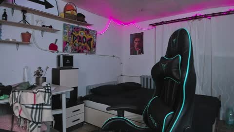 Nik online show from January 9, 2025, 2:18 pm