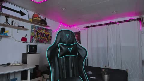 Nik online show from January 9, 2025, 5:22 pm