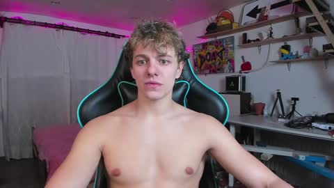 Nik online show from January 29, 2025, 6:28 pm