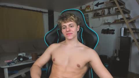 Nik online show from February 26, 2025, 6:43 pm